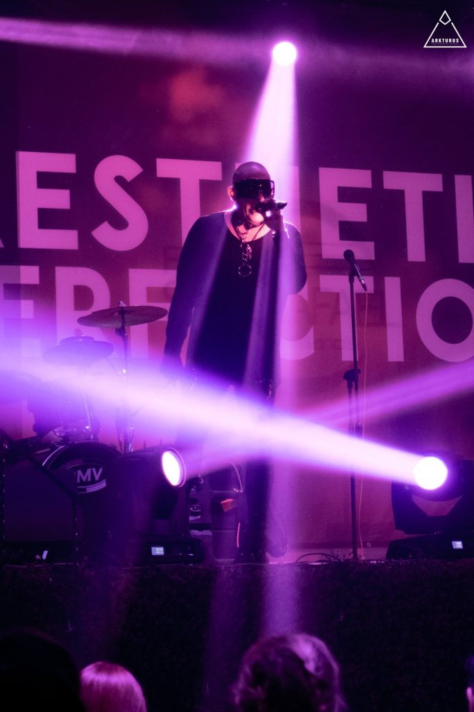 Nina Hologram abriendo show de Aesthetic Perfection en Foro San Rafael, 24/10/2024.